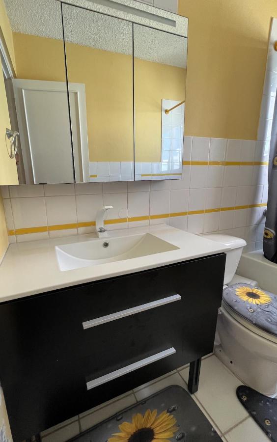 Stunning 2 Bedroom House At Point Village Негрил Екстериор снимка