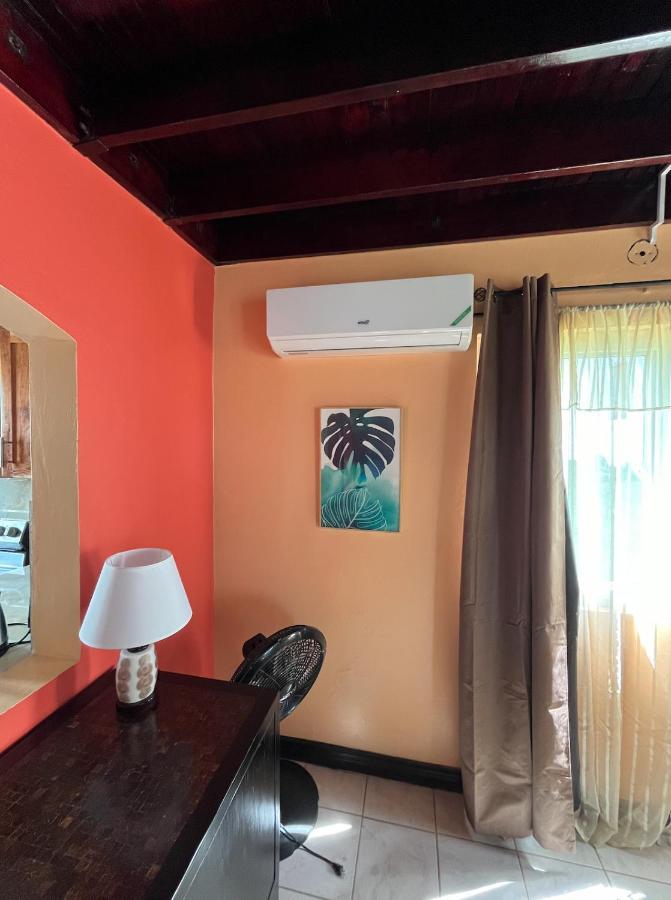Stunning 2 Bedroom House At Point Village Негрил Екстериор снимка