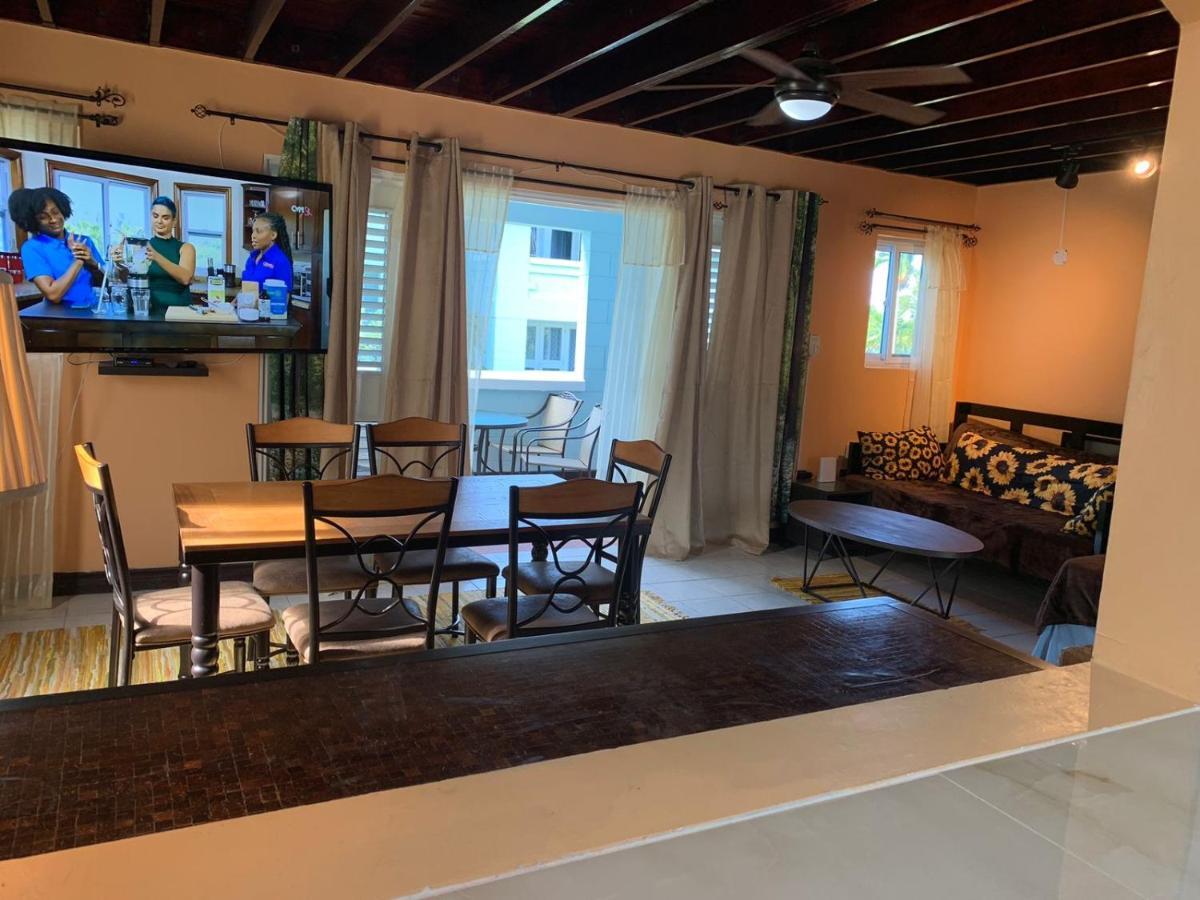 Stunning 2 Bedroom House At Point Village Негрил Екстериор снимка